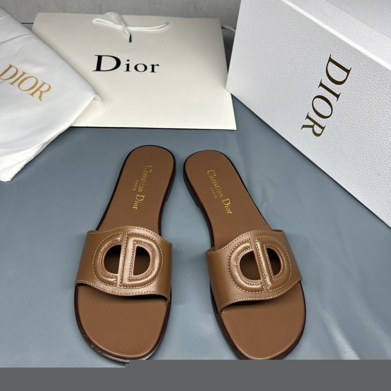 ch**an D*or slippers